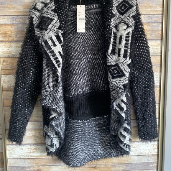 NWT M/L Cardigan - Picture 4 of 13